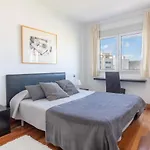 Flatguest Ramblas Golf 6C - Parking + Pool + Gym